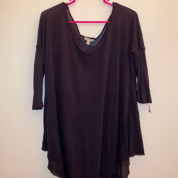 Cute flowy black top! - Picture 3 of 3